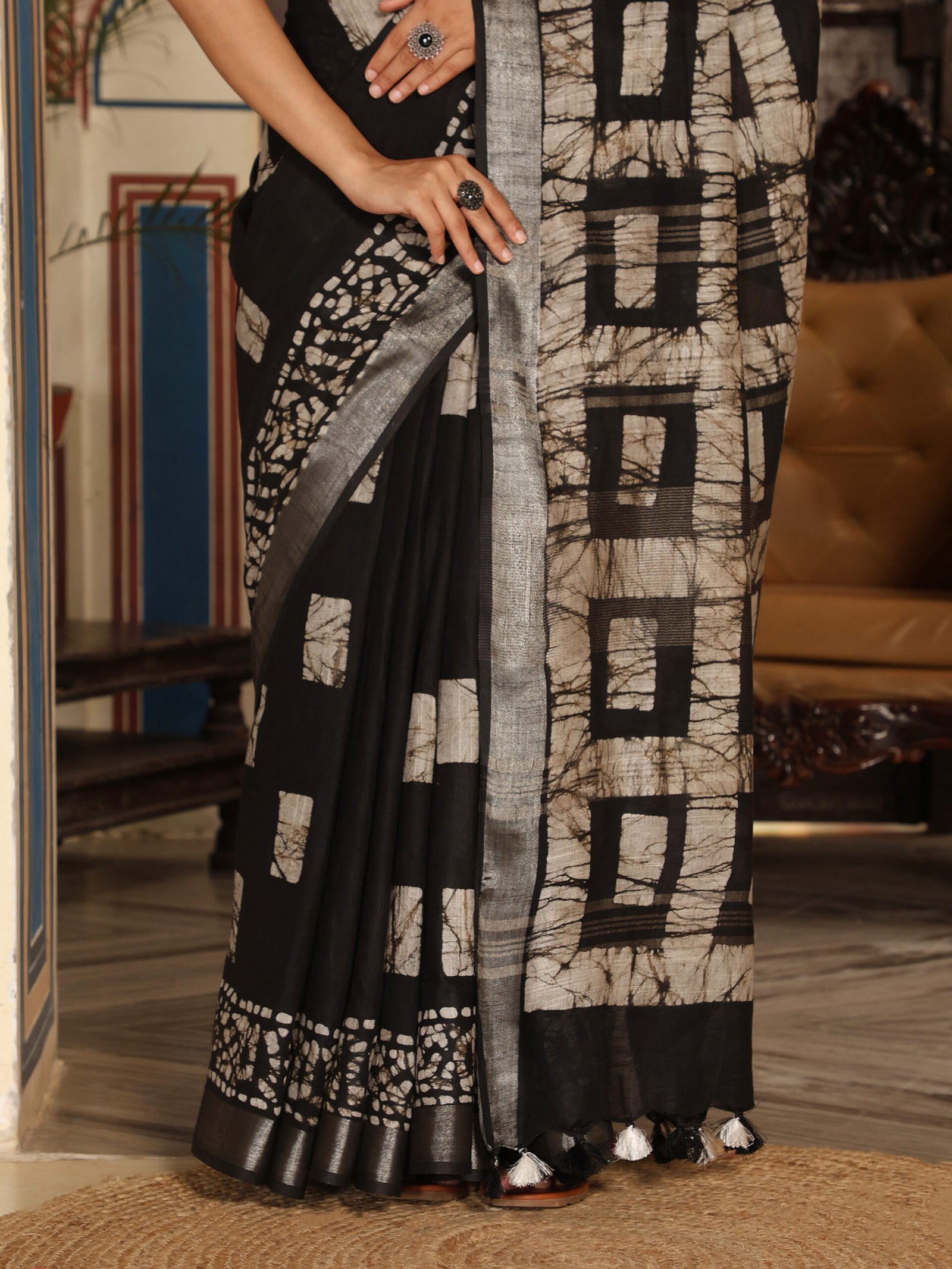 PRINT Saree - BLACK - Image 7
