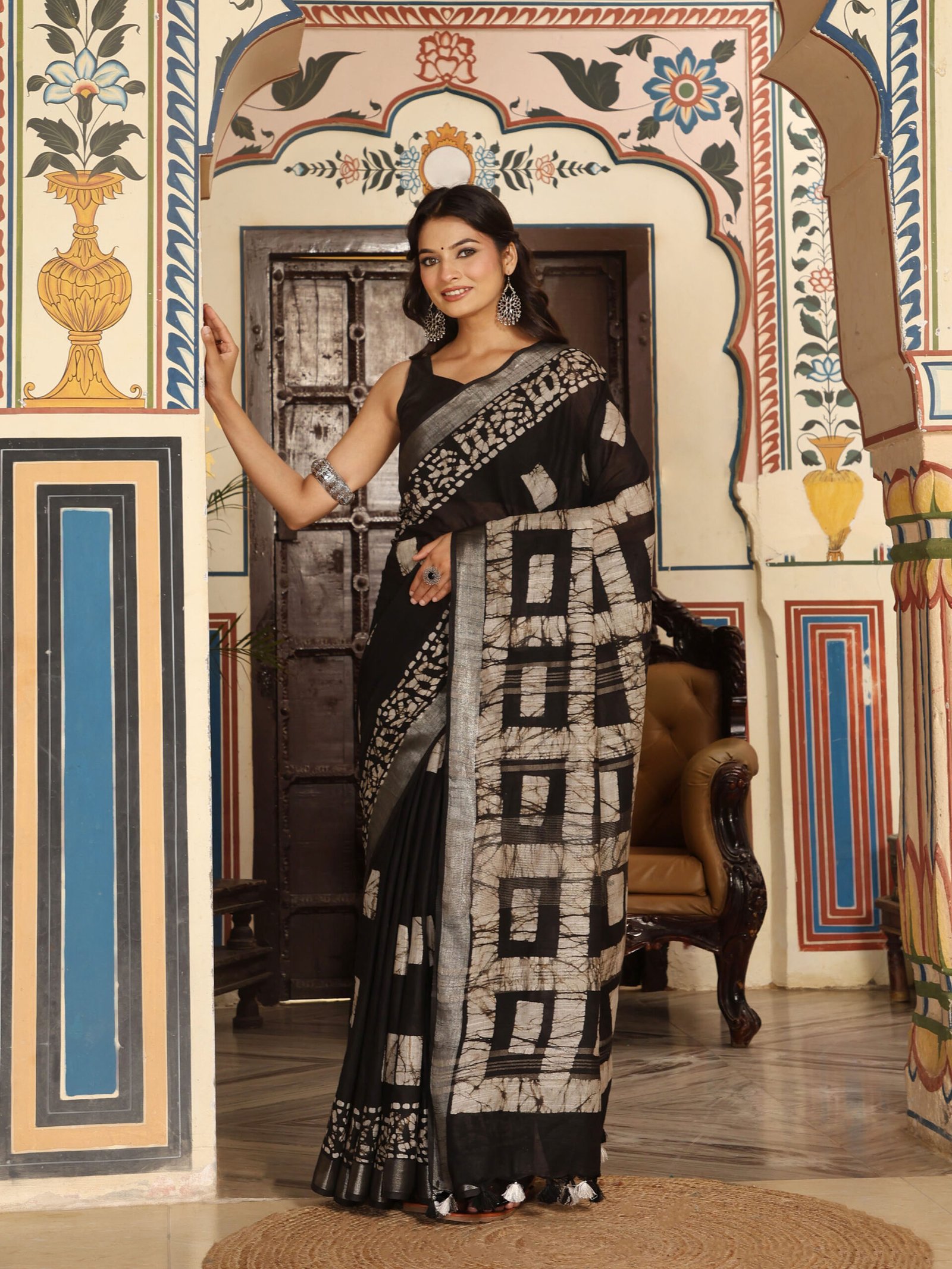 PRINT Saree - BLACK - Image 4