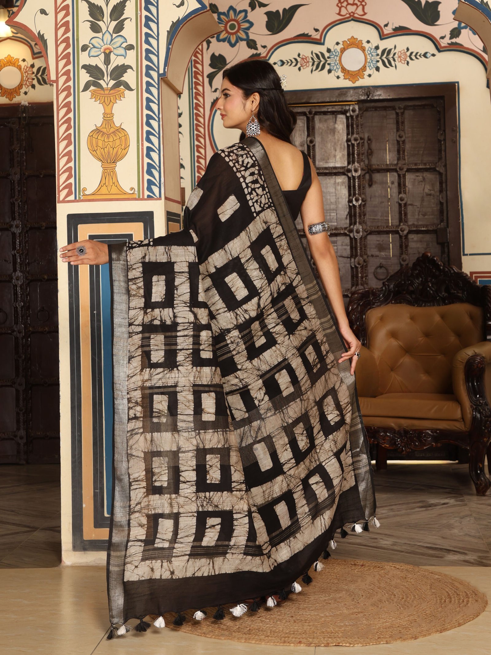 PRINT Saree - BLACK - Image 2