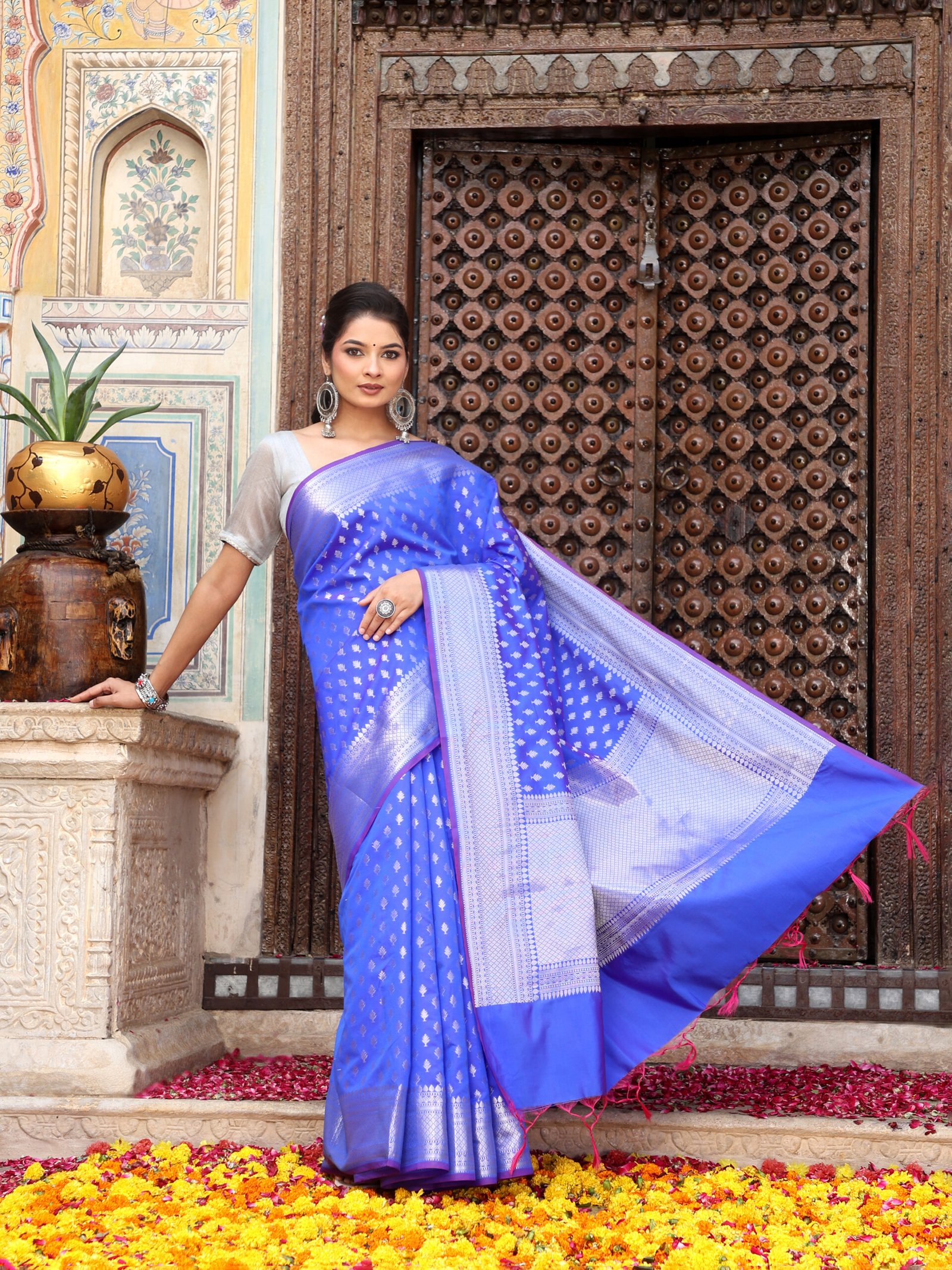 JACQUARD Saree - BLUE - Image 4