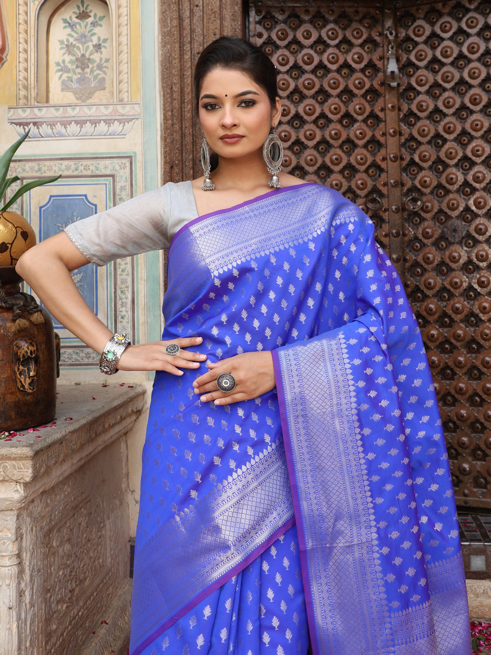 JACQUARD Saree - BLUE - Image 3