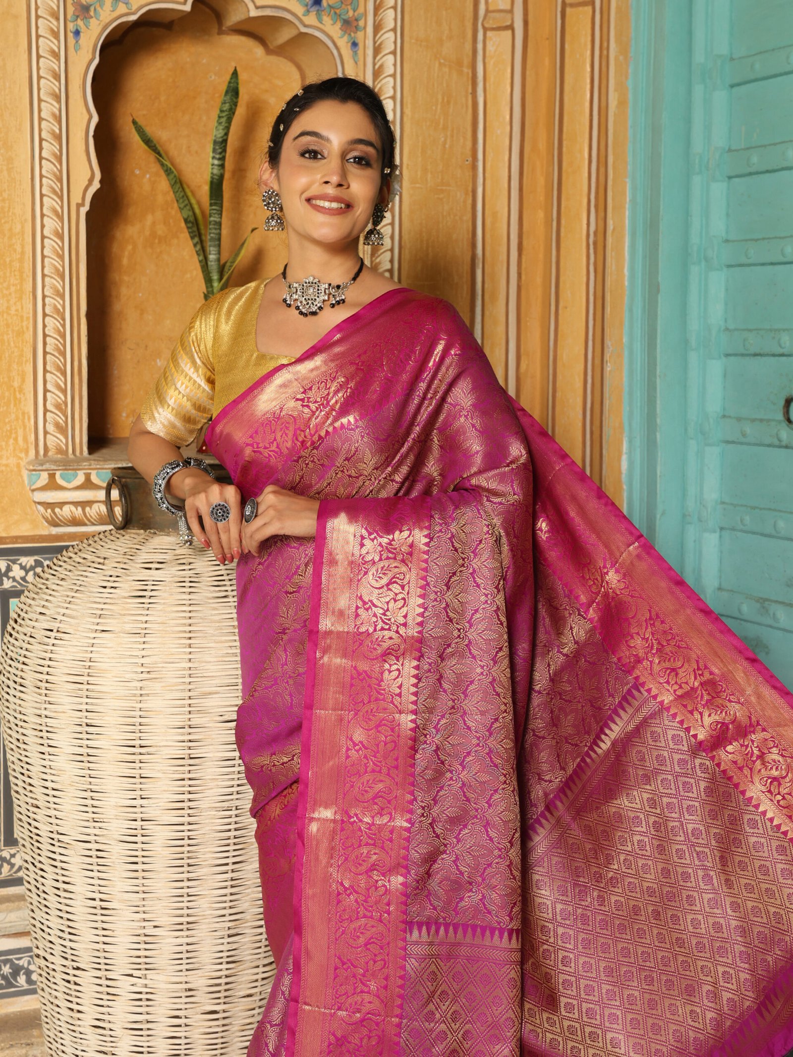 JACQUARD Saree - PINK - Image 3