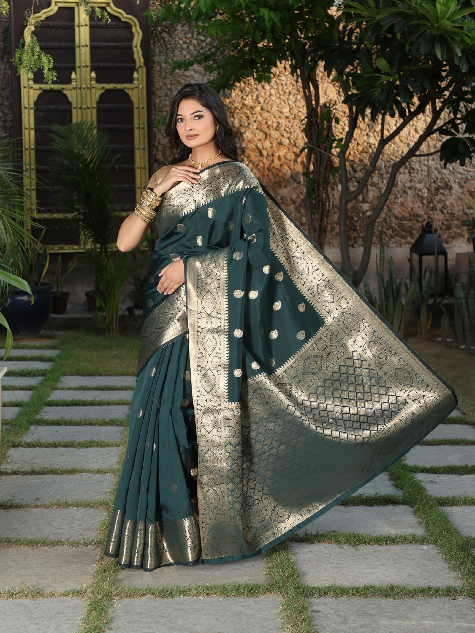 JACQUARD Saree - GREEN - Image 4