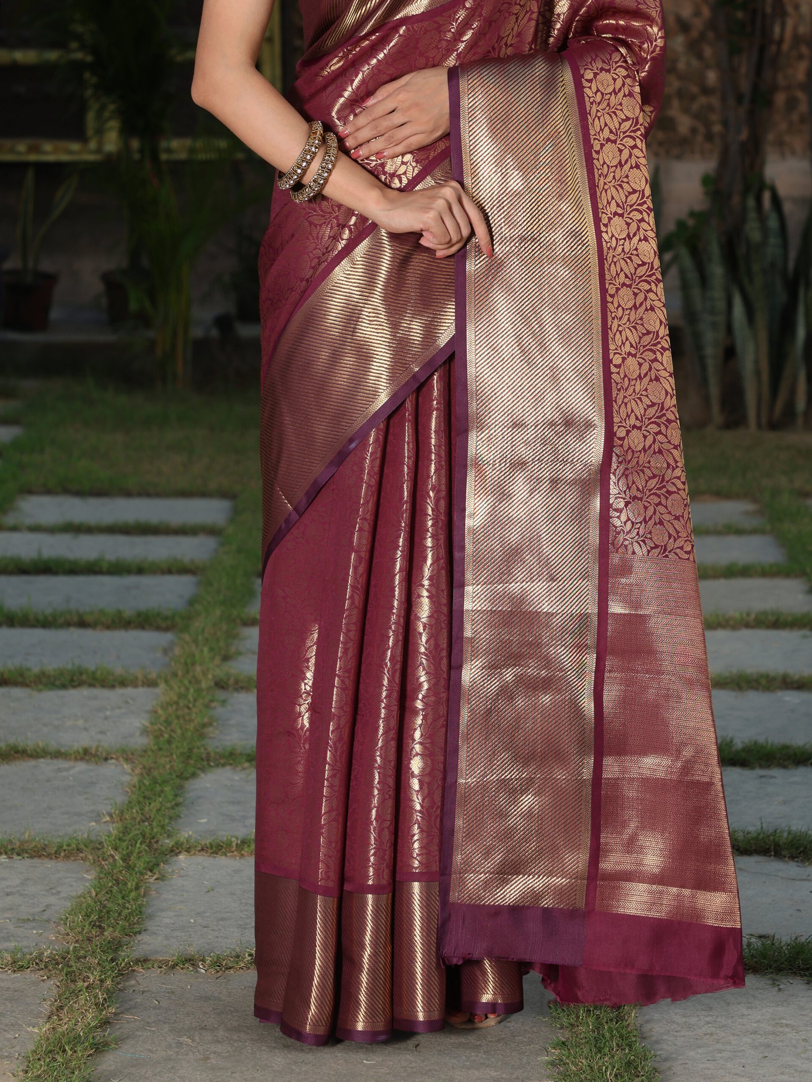 JACQUARD Saree - MAROON - Image 9