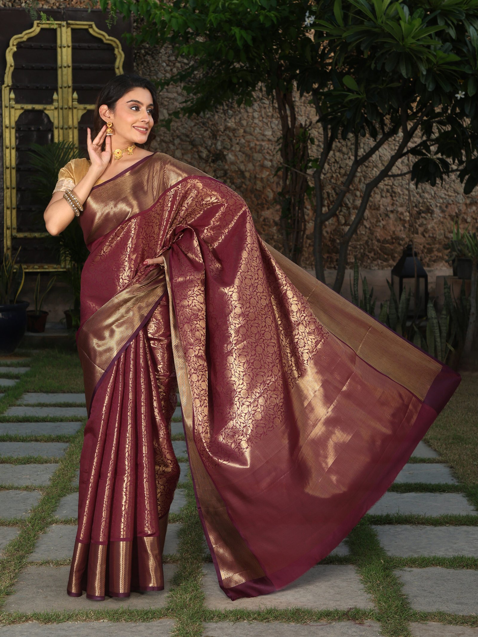JACQUARD Saree - MAROON - Image 4