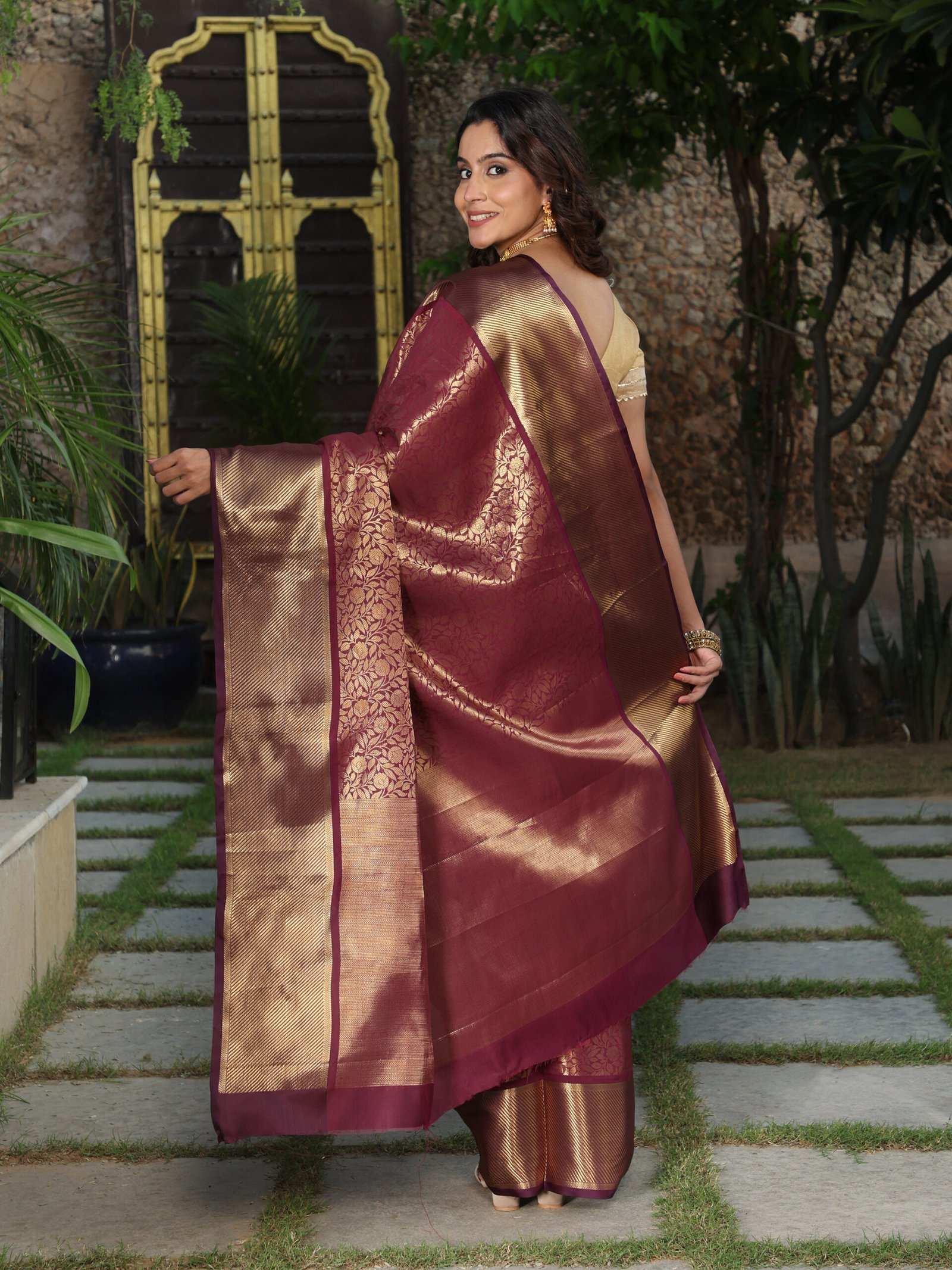 JACQUARD Saree - MAROON - Image 2