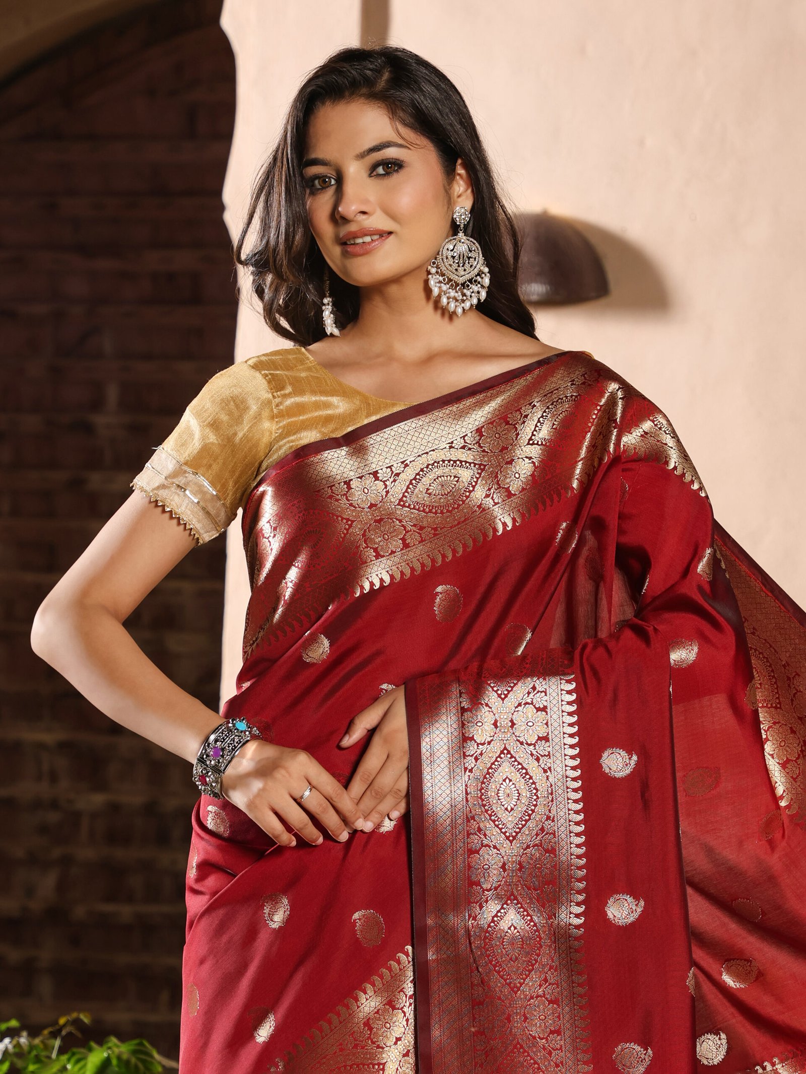 JACQUARD Saree - RED - Image 3